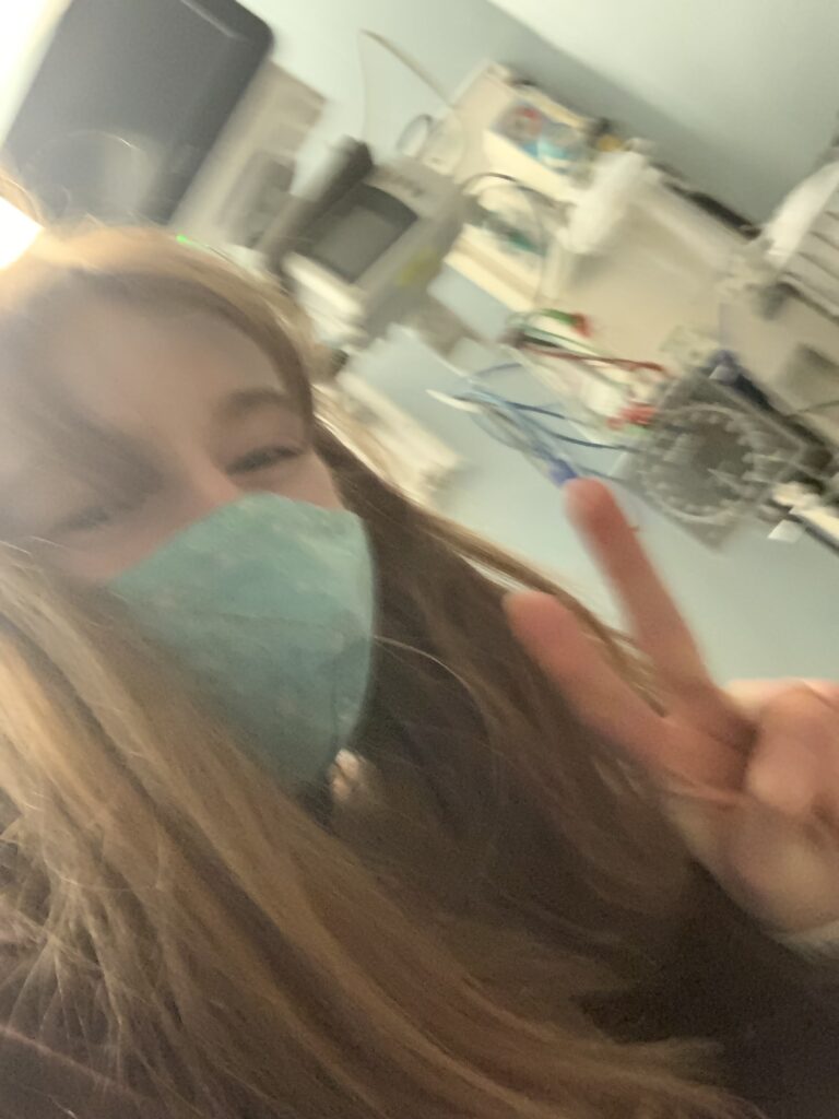 Selfie of Bri at E.R. where she holds up a peace sign